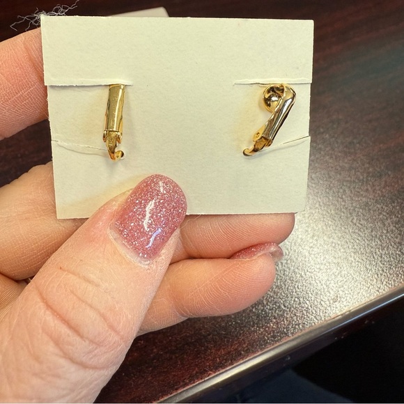 Avon “majestic” Goldtone and Gemstone clip Earrings simulated sapphire 1991 v - Picture 5 of 5